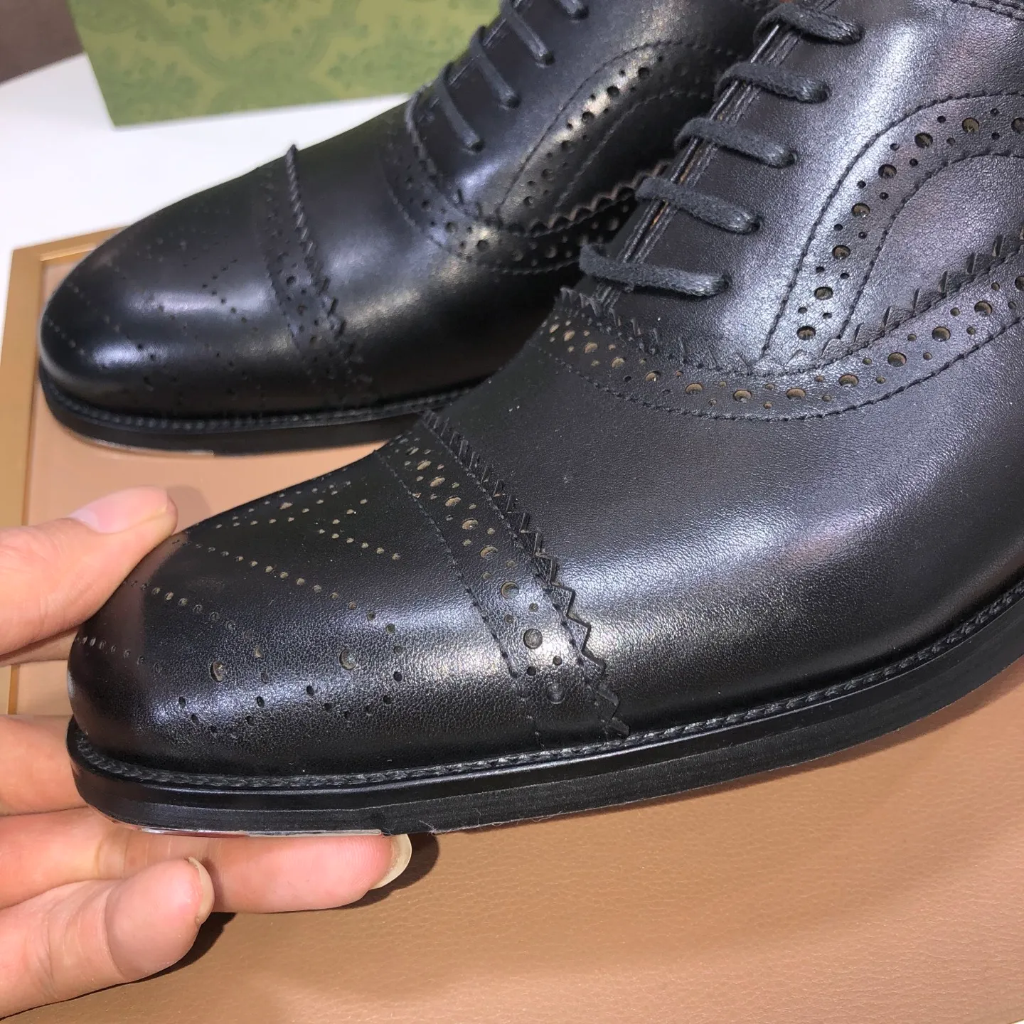 Men's shoes 💰660💰 Brand: GUCCI (Gucci) Standard code: Men's size 38/44 (45/46 can be customized) Grade: Same as the official website Original quality Material: Original cowhide Water-dyed cowhide lining Original rubber outsole Style category: Men's fashionable casual leather shoes Distinguished big-name luxury elements top luxury Color: Actual picture